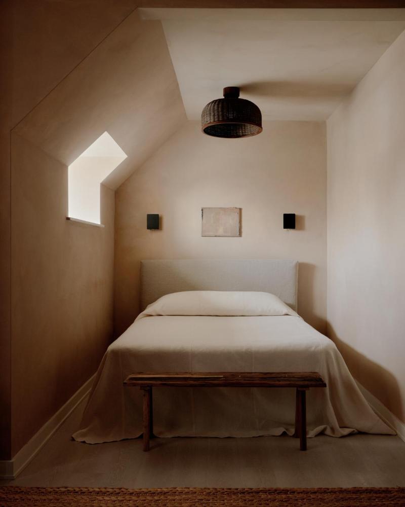 Deluxe Queen Studio interior